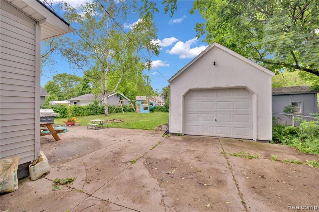 Saint Clair, MI 48079 5450,720 Vine Street