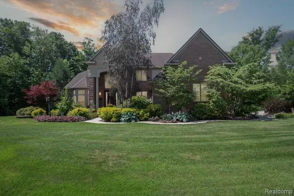 23900 Foxhollow Run, New Boston, MI 48164 8204
