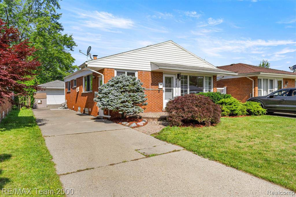 Dearborn Heights, MI 48127 2110,6547 Colonial Street