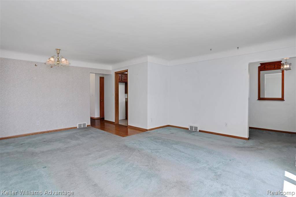 Dearborn Heights, MI 48127 4607,6951 Rosemary Street