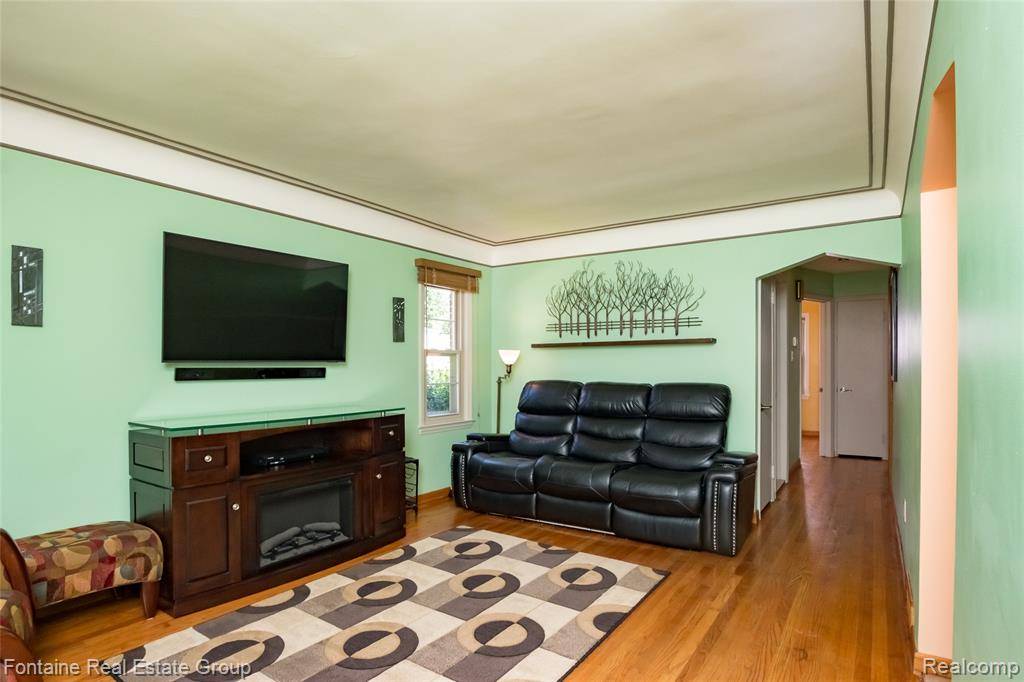 Saint Clair Shores, MI 48080 2954,21626 Oconnor Street
