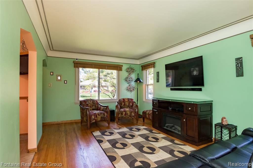 Saint Clair Shores, MI 48080 2954,21626 Oconnor Street
