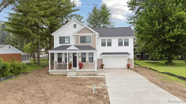 5264 Cooley Lake Road Road, Waterford, MI 48327