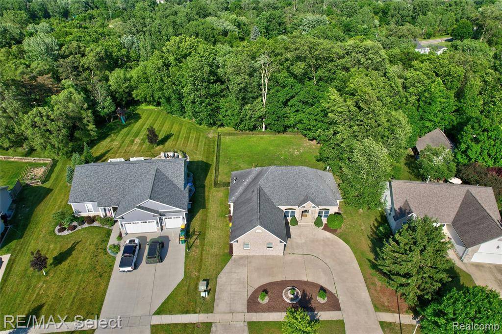 Flushing, MI 48433 2658,199 BROOKSIDE Drive