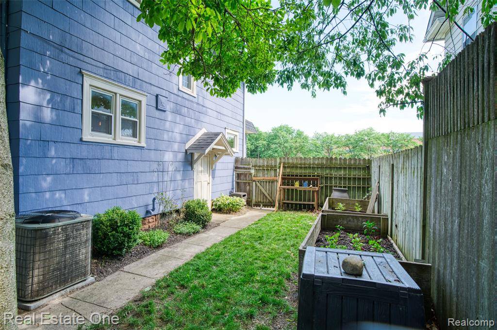 East Lansing, MI 48823 4136,904 Michigan Avenue