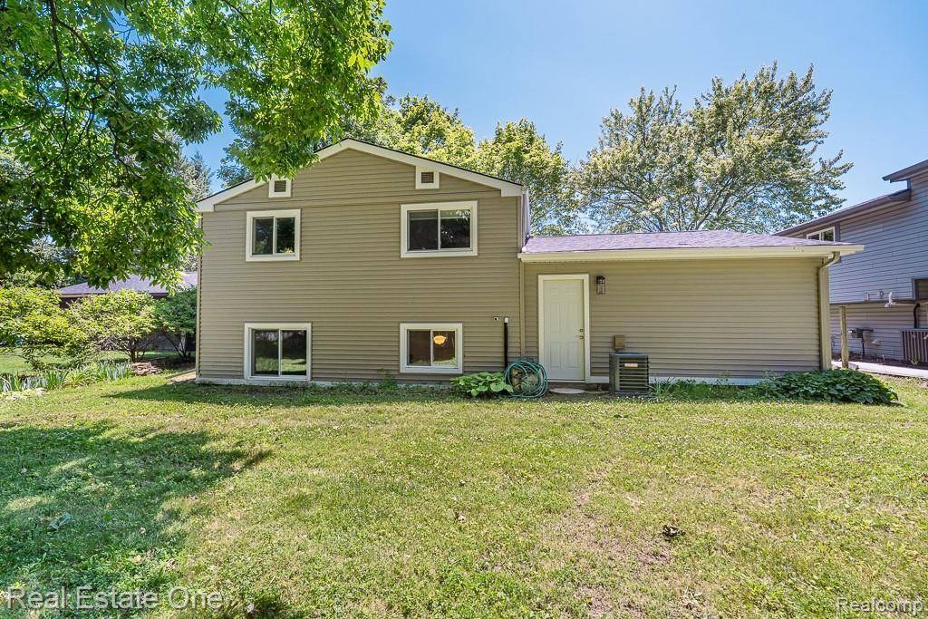 4644 Charest Avenue, Waterford, MI 48327 3404
