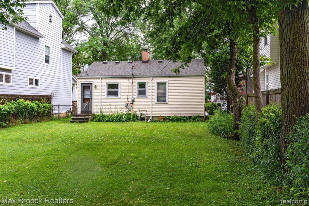 Birmingham, MI 48009 2020,686 Emmons Avenue