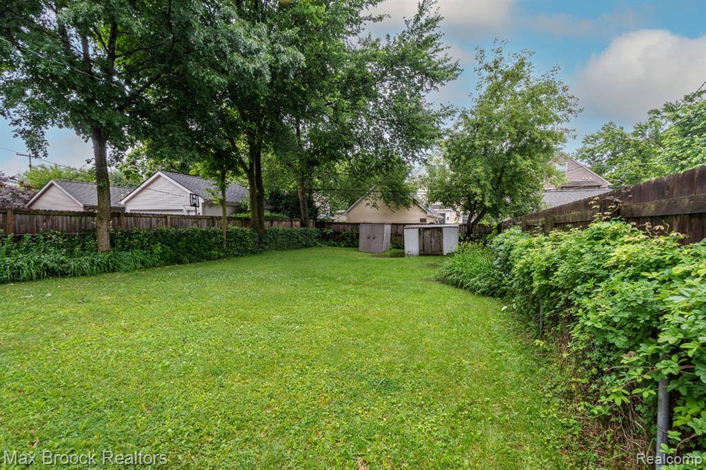 686 Emmons Avenue, Birmingham, MI 48009 2020