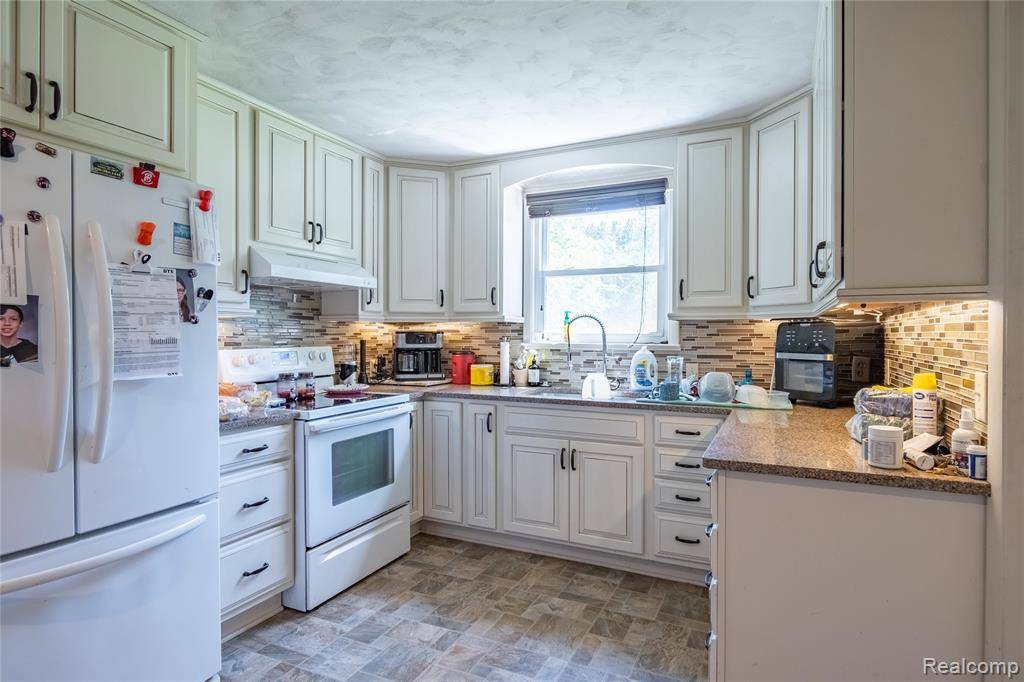 Burtchville, MI 48059 2405,6112 State Road