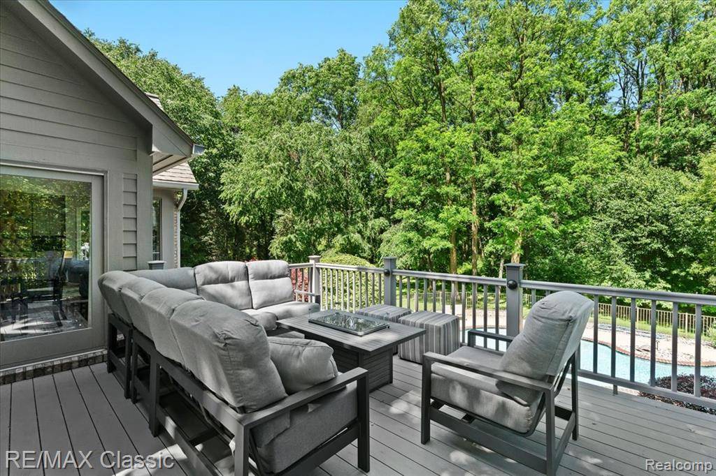 Milford, MI 48380 4260,1245 Oak Hollow Drive