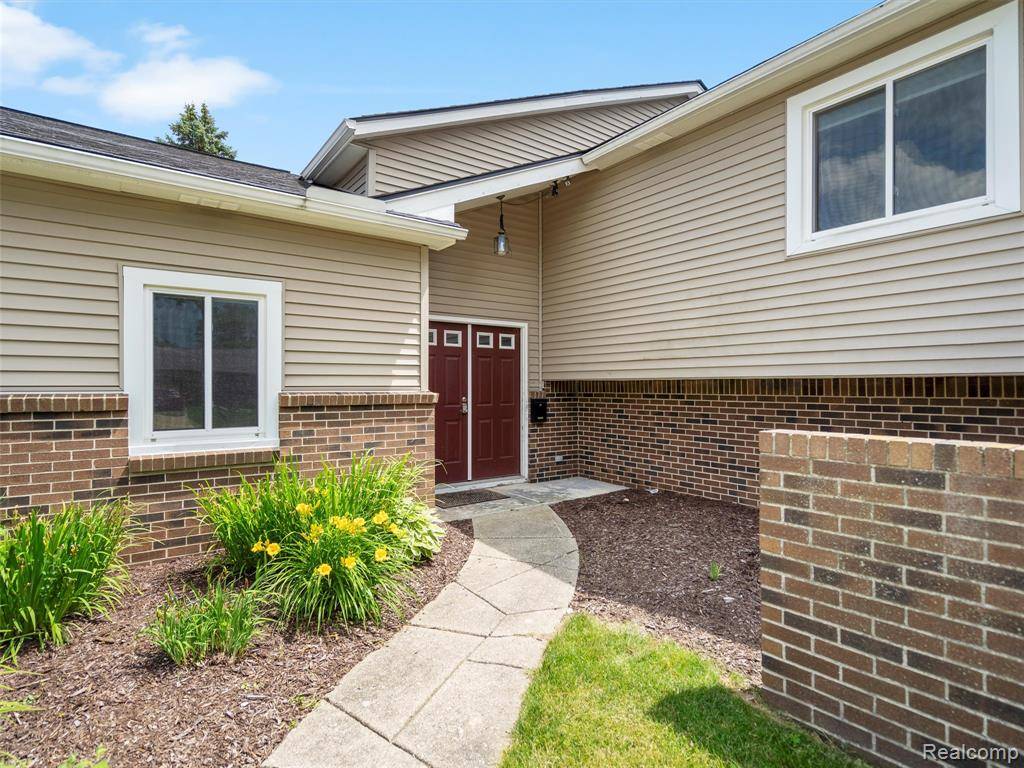 890 Darwin Place Drive, Rochester Hills, MI 48307 3315