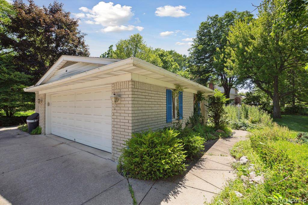 Northville, MI 48167 9044,38067 SOUTHFARM Lane
