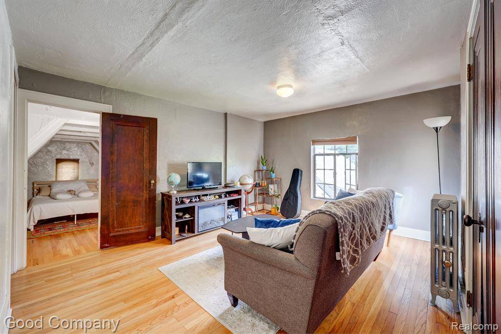 Royal Oak, MI 48067 2997,637 S CONNECTICUT Unit 5