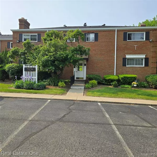 770 E Fox Hills Drive, Bloomfield Hills, MI 48304 1306