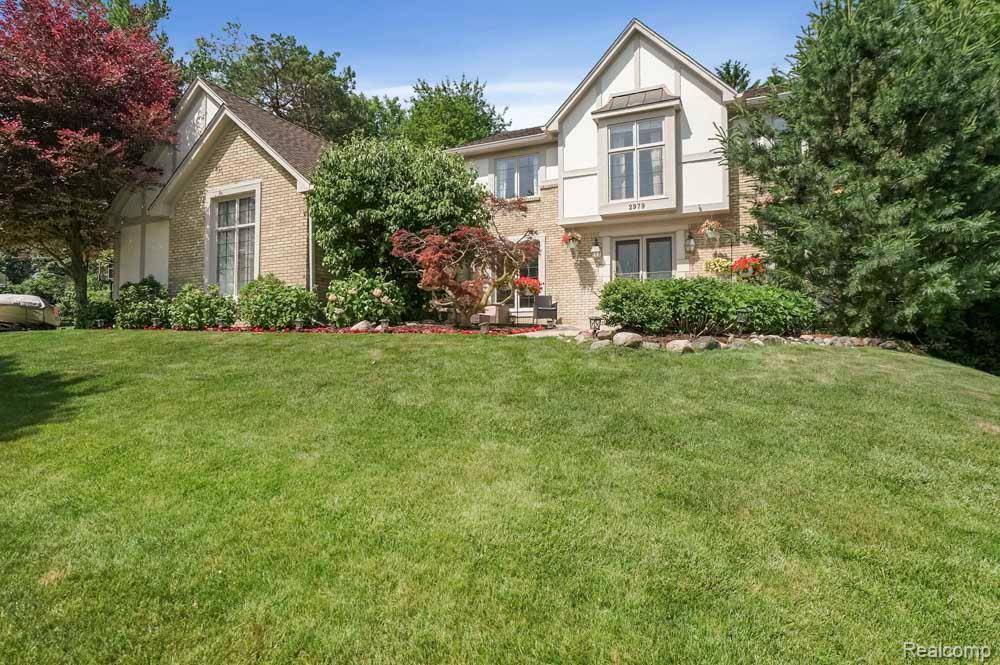 Troy, MI 48098 2394,2979 River Valley Drive