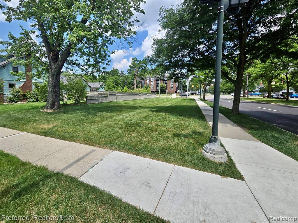 400 Park Street, Birmingham, MI 48009 3403