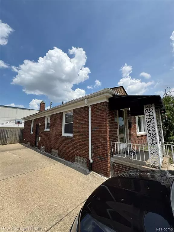 Eastpointe, MI 48021 3637,15337 Veronica Avenue