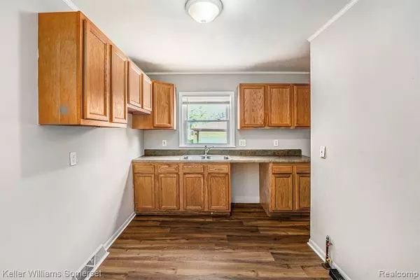 Warren, MI 48091 2935,7034 Yacht Avenue