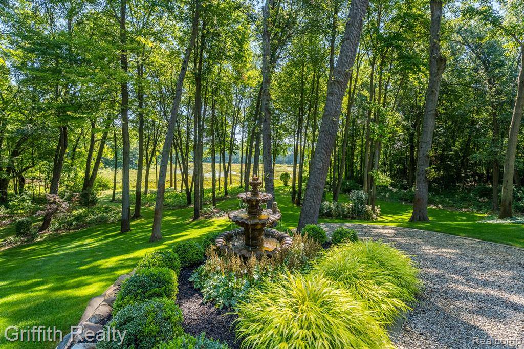 Brighton, MI 48114 8101,2385 Corlett Road