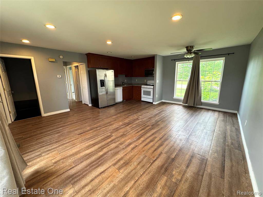 Sterling Heights, MI 48312 3652,35451 TOWNLEY Drive