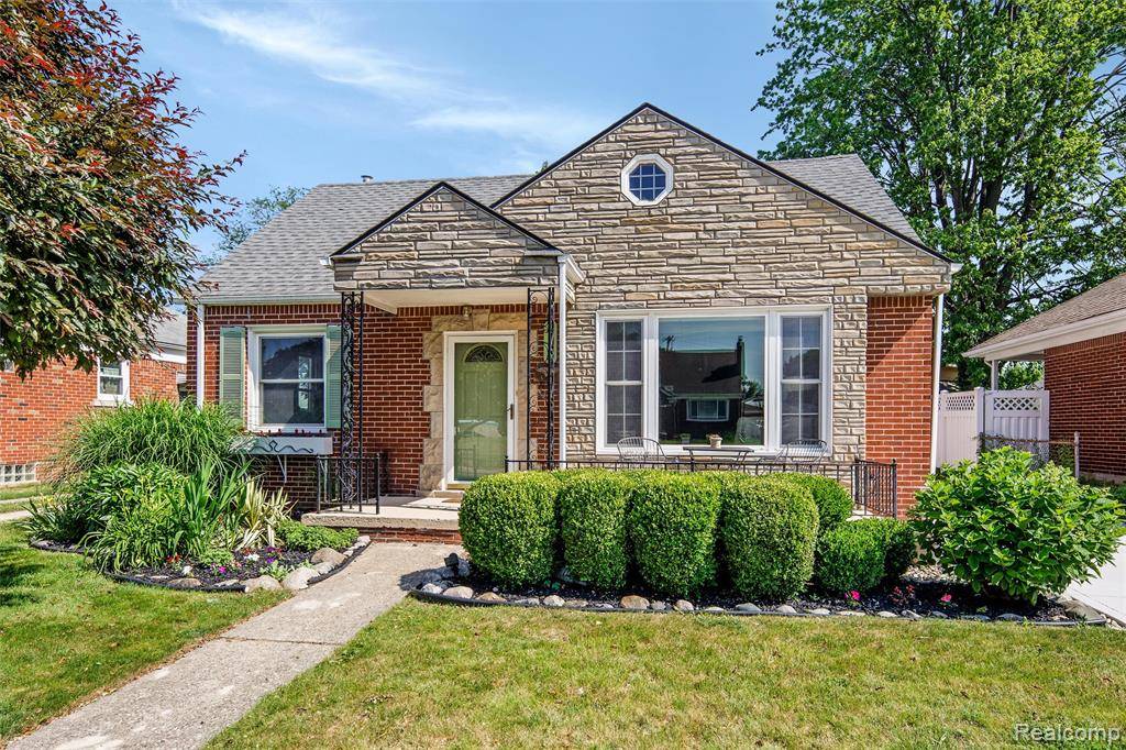 8123 McKinley, Center Line, MI 48015 1653