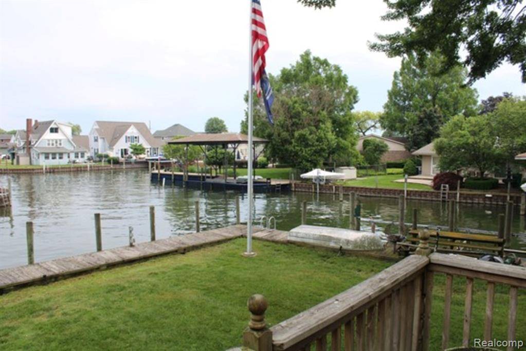 Harrison Twp, MI 48045 2759,37838 Seaway Court
