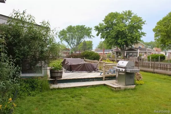 Harrison Twp, MI 48045 2759,37838 Seaway Court