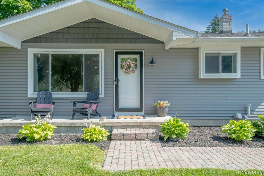 Clarkston, MI 48346 2235,6074 Waldon Road