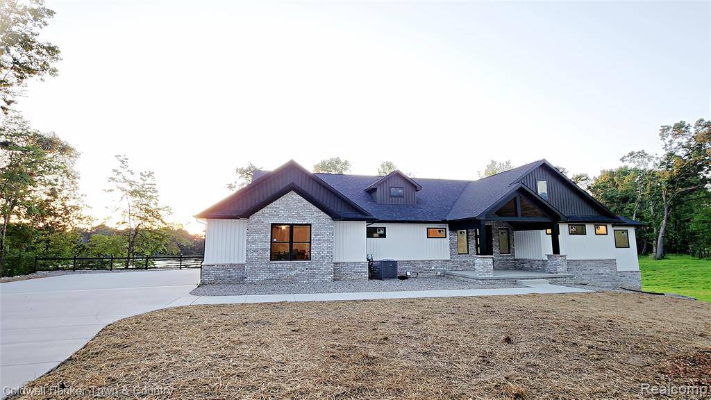 4789 Lakeshire Drive, Howell, MI 48843