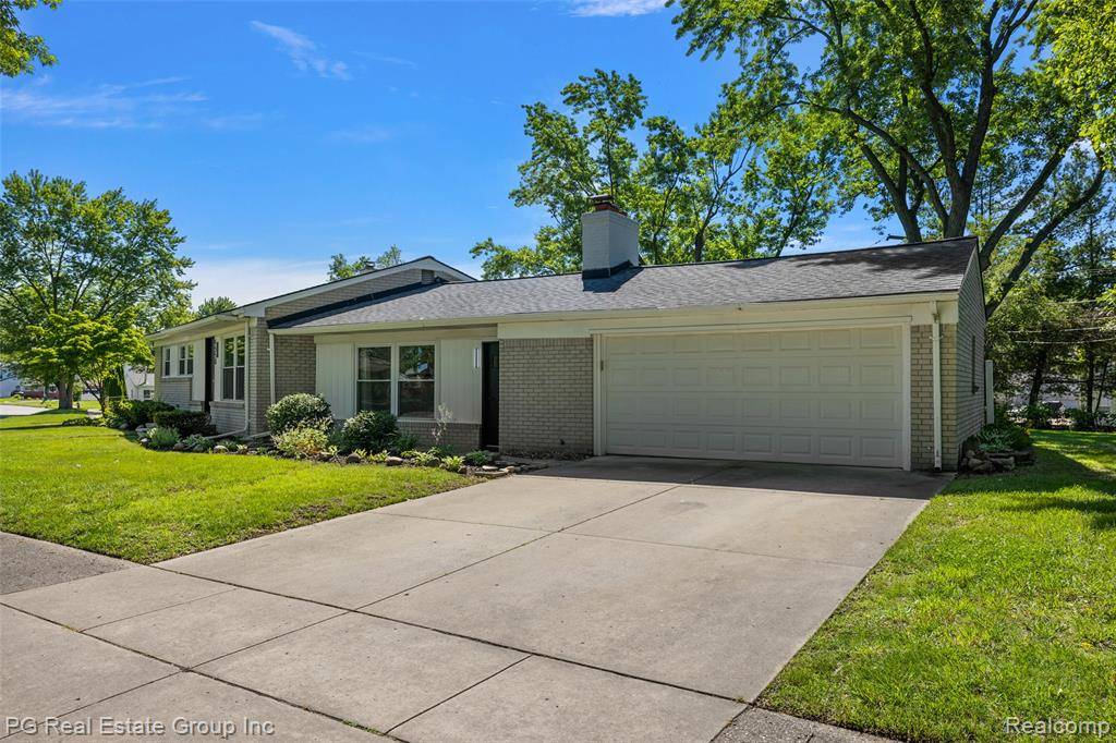 Shelby Twp, MI 48317 2933,4550 JUSTINE Street