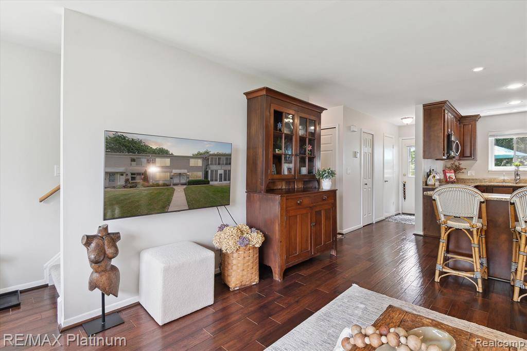 Brighton, MI 48116 8352,5959 Alan Drive