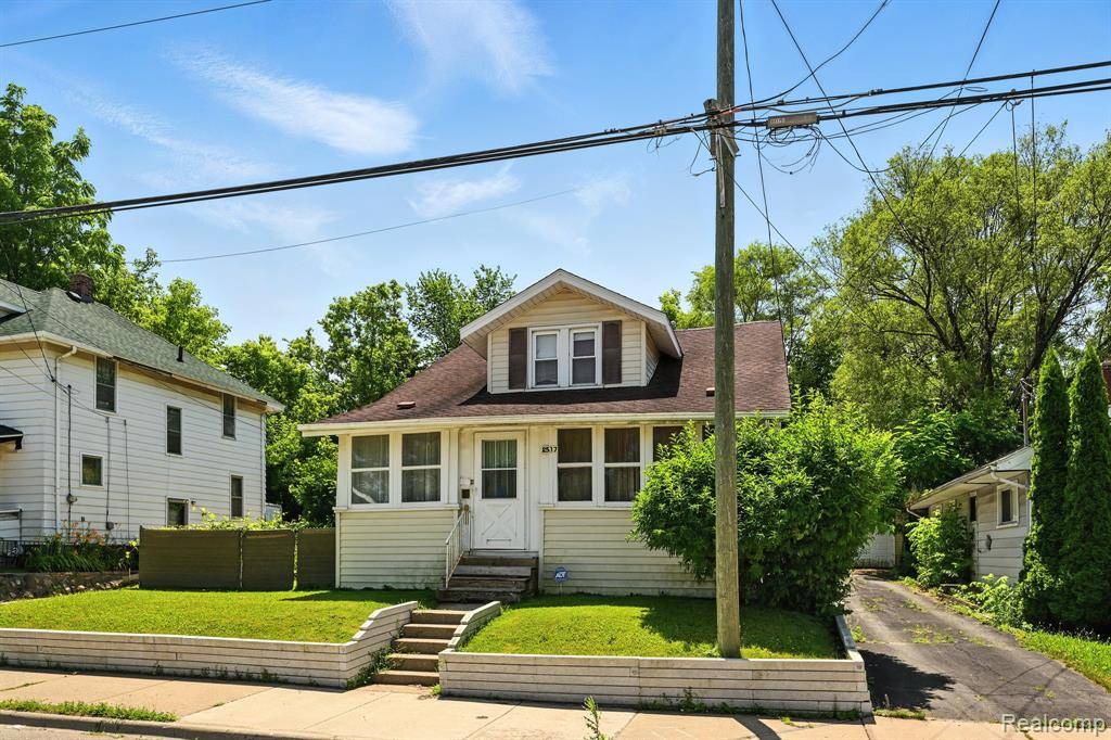 Flint, MI 48503 3360,2517 Corunna Road
