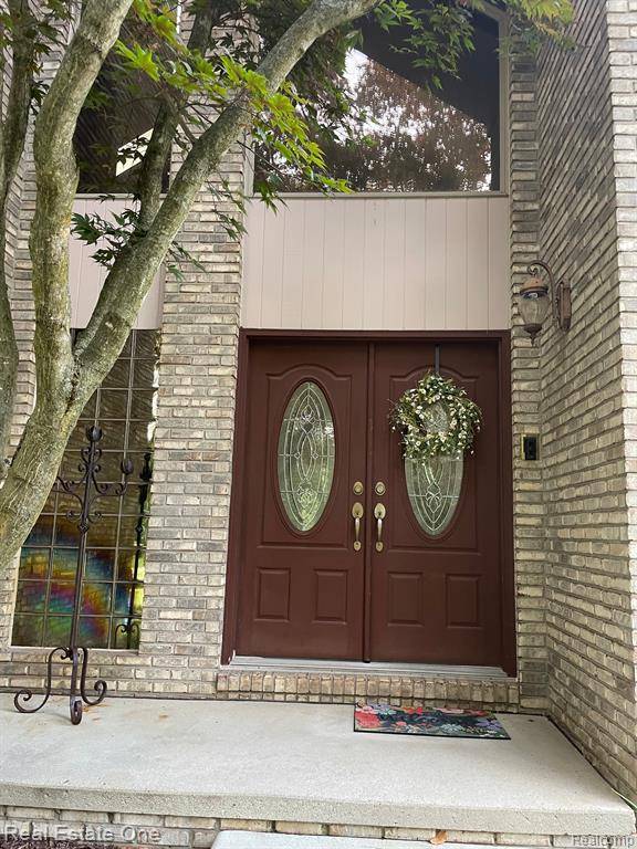 2862 FOXFIRE Drive, Milford, MI 48380 4474
