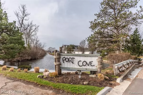 Waterford, MI 48328 4575,3559 PORT COVE Drive