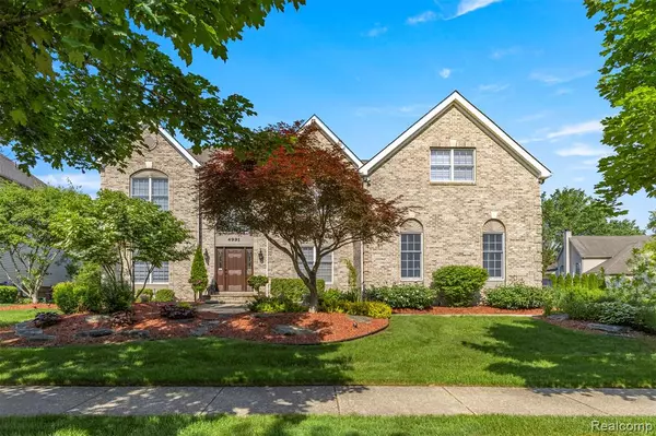 Commerce Twp, MI 48382 1583,4991 Knollcrest Court