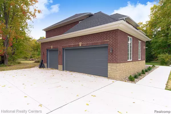 Farmington Hills, MI 48336 5333,21504 Randall Street