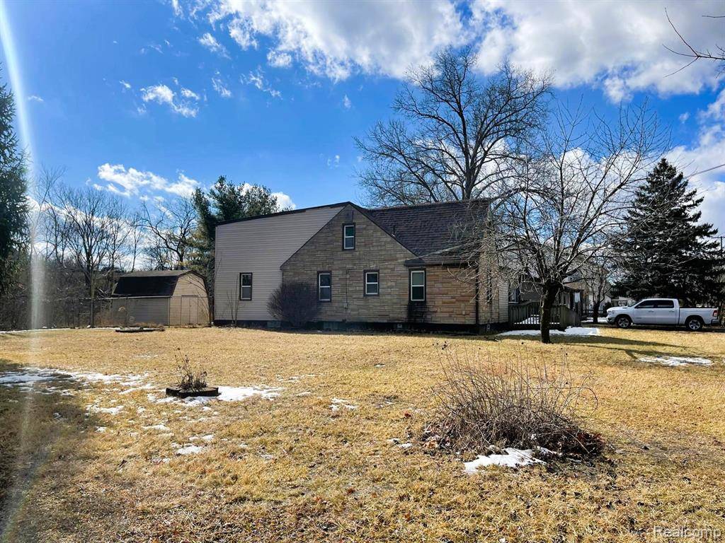 Romulus, MI 48174 3383,35805 Herman Street