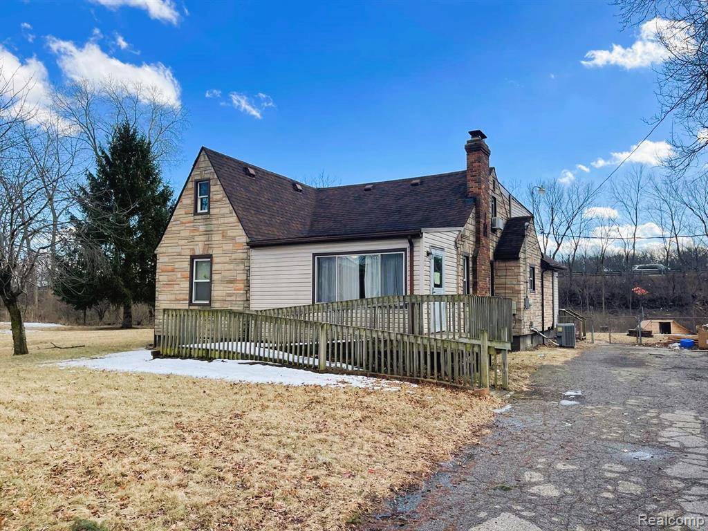 Romulus, MI 48174 3383,35805 Herman Street