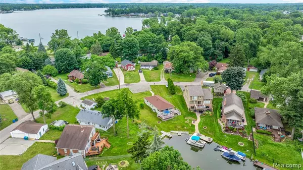 Commerce Twp, MI 48382 4752,8320 Lagoon Street