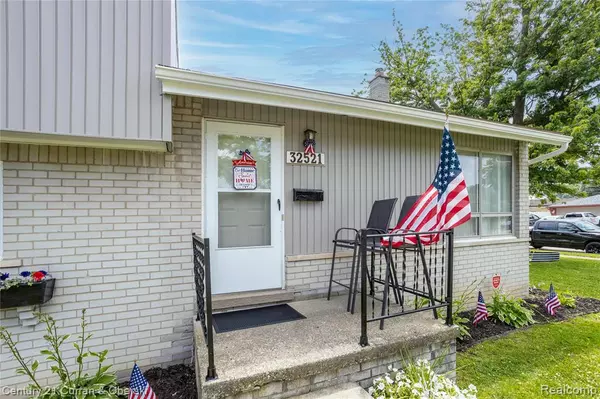 Garden City, MI 48135 1645,32521 Dover Street