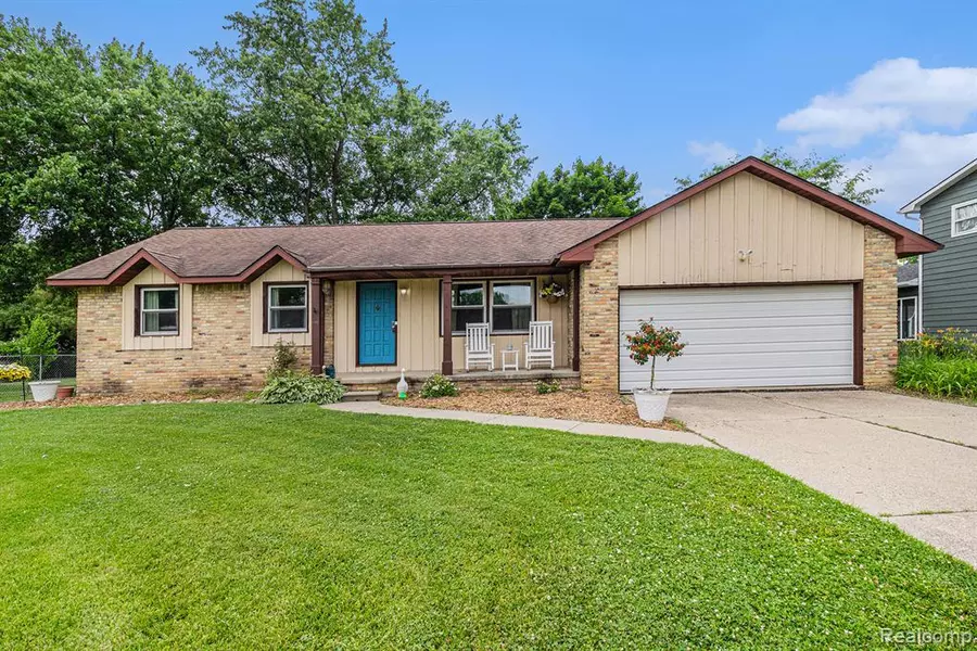 5369 Old Franklin Road, Grand Blanc, MI 48439 8756