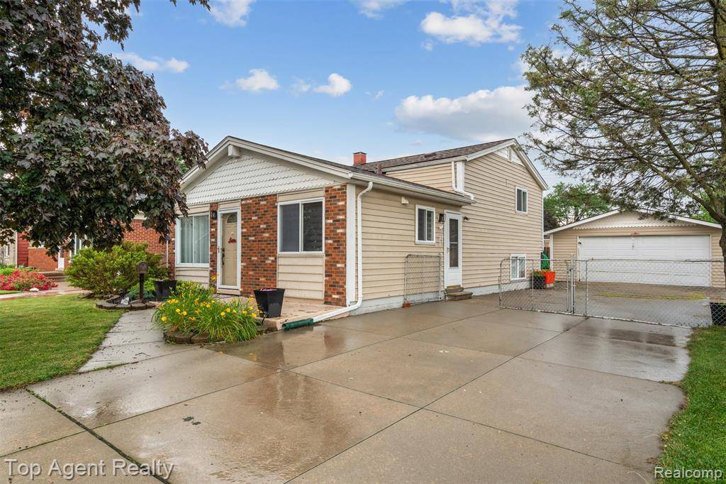 Saint Clair Shores, MI 48080 4088,22123 Ridgeway Street