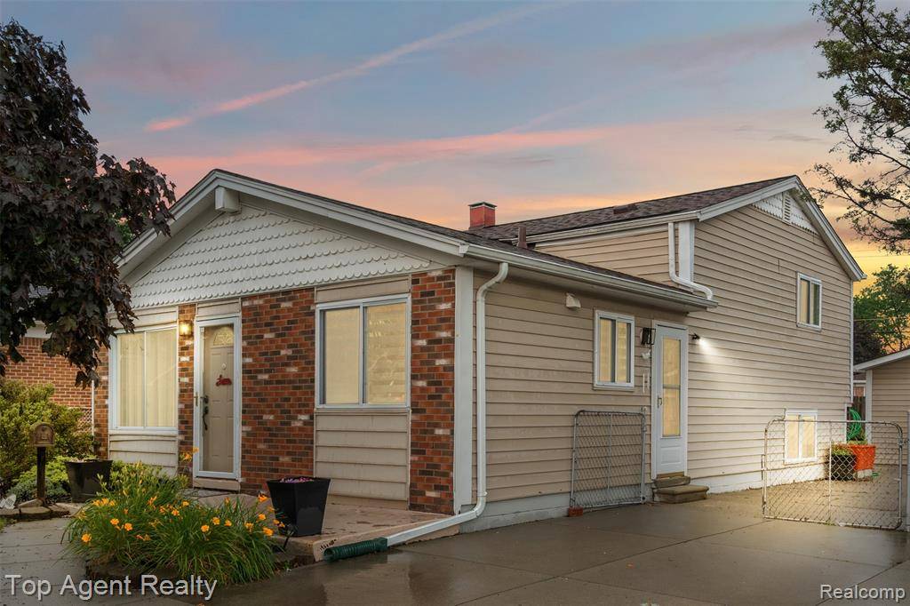 22123 Ridgeway Street, Saint Clair Shores, MI 48080 4088