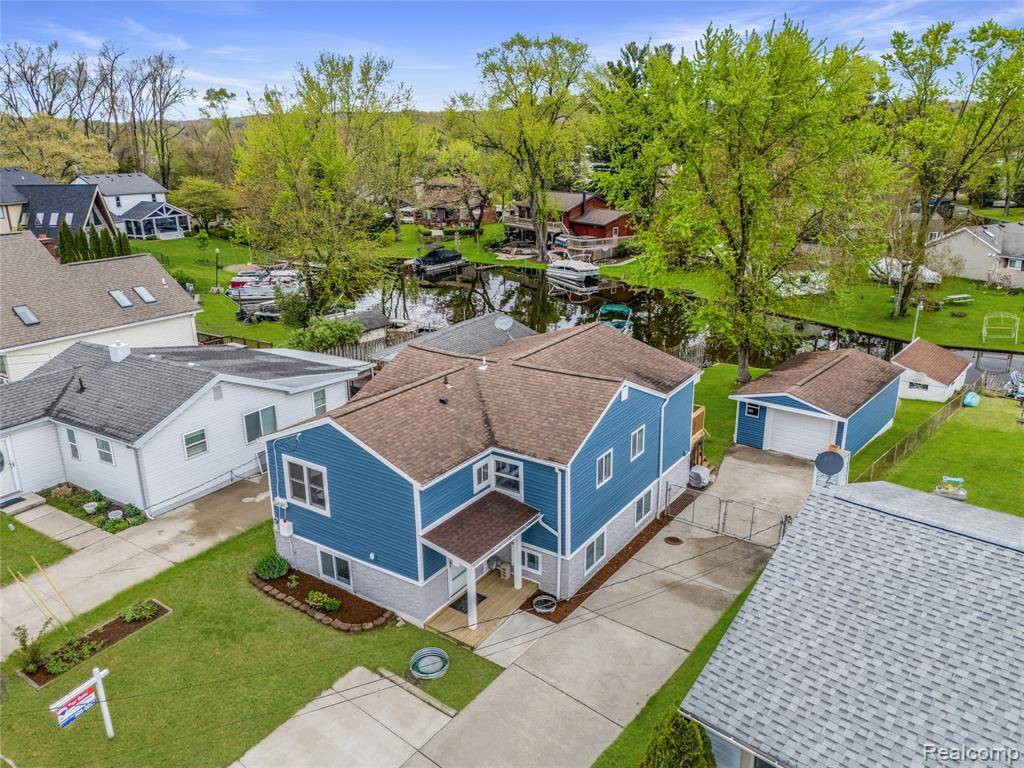 9136 BUCKINGHAM Street, White Lake, MI 48386 1513