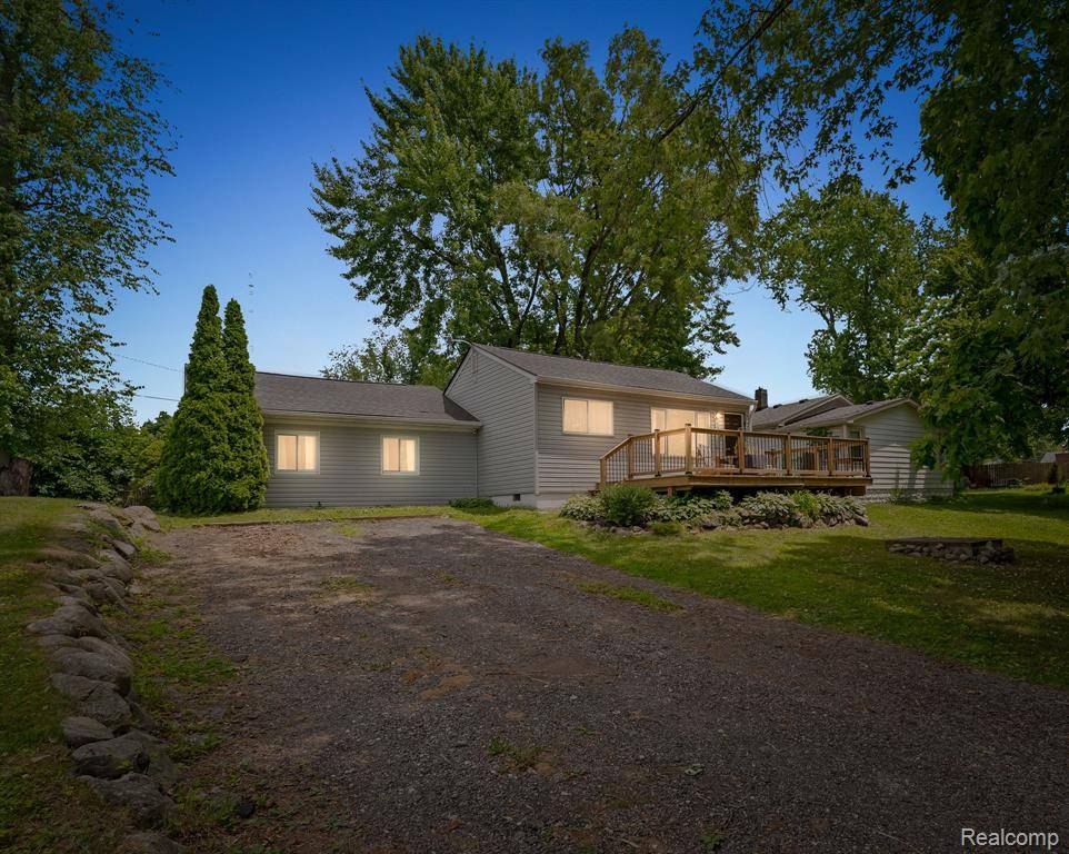 4860 Lindholm Drive, White Lake, MI 48383 1562