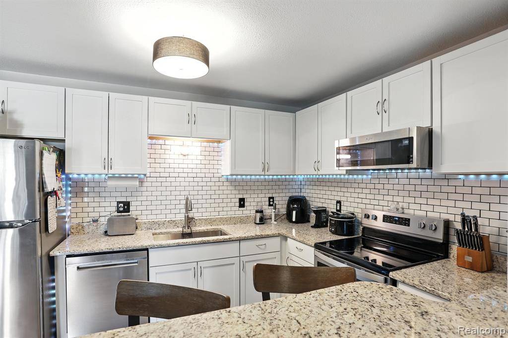Sterling Heights, MI 48313 2387,15127 Seagull Drive