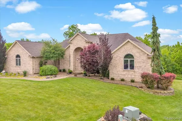 Grand Blanc, MI 48439 8677,550 Kings Fairway Court