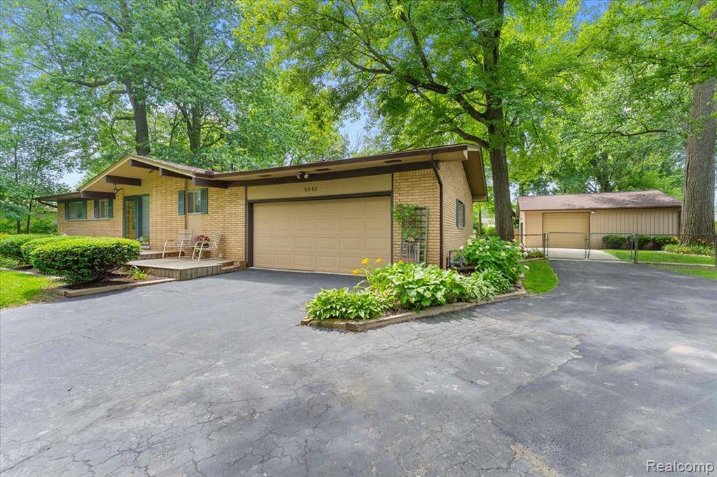 Taylor, MI 48180 3847,8848 Caroline Street