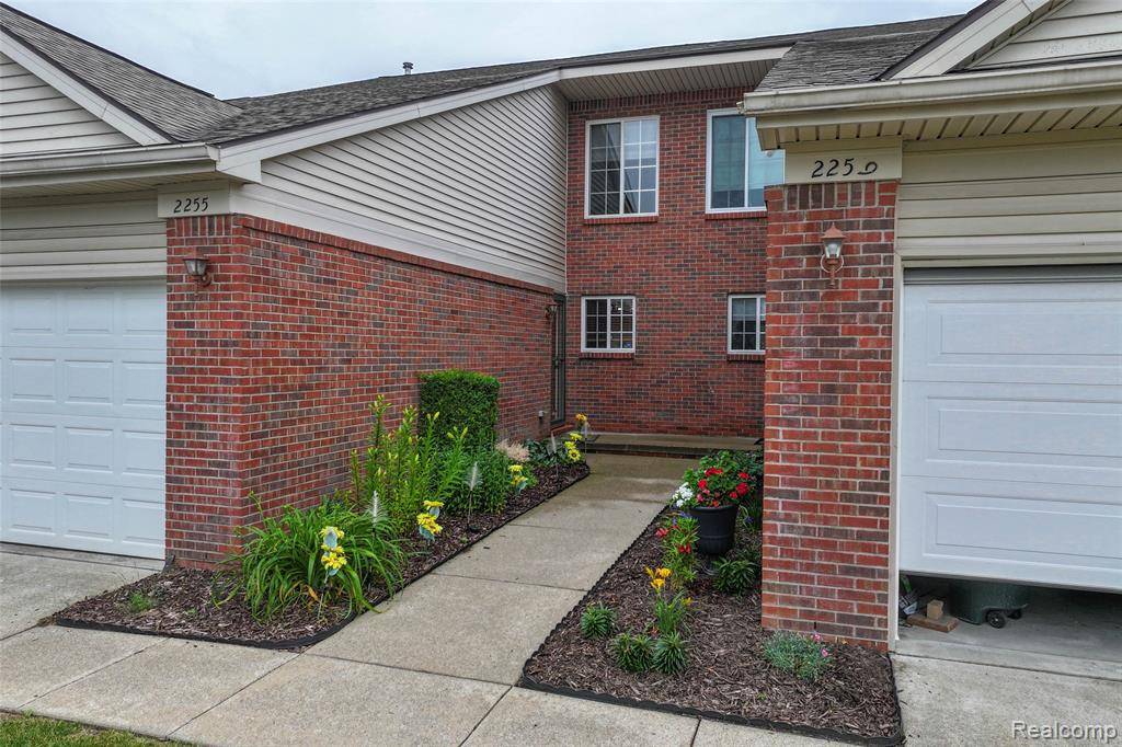 2255 Crystal Crossing Drive, Howell, MI 48843 7004