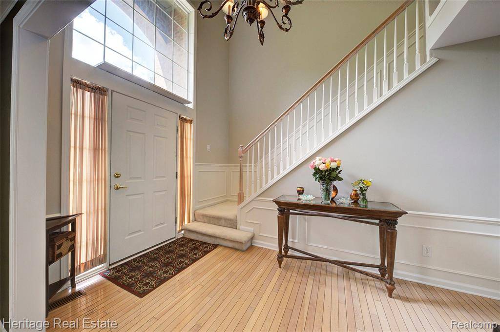 Lake Orion, MI 48360 1036,3400 YOSEMITE Drive
